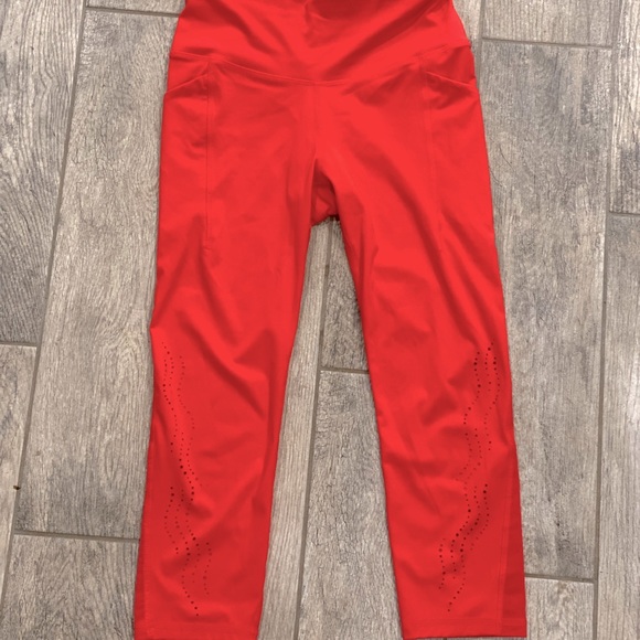 Super Cute Cropped Leggings - Picture 8 of 9